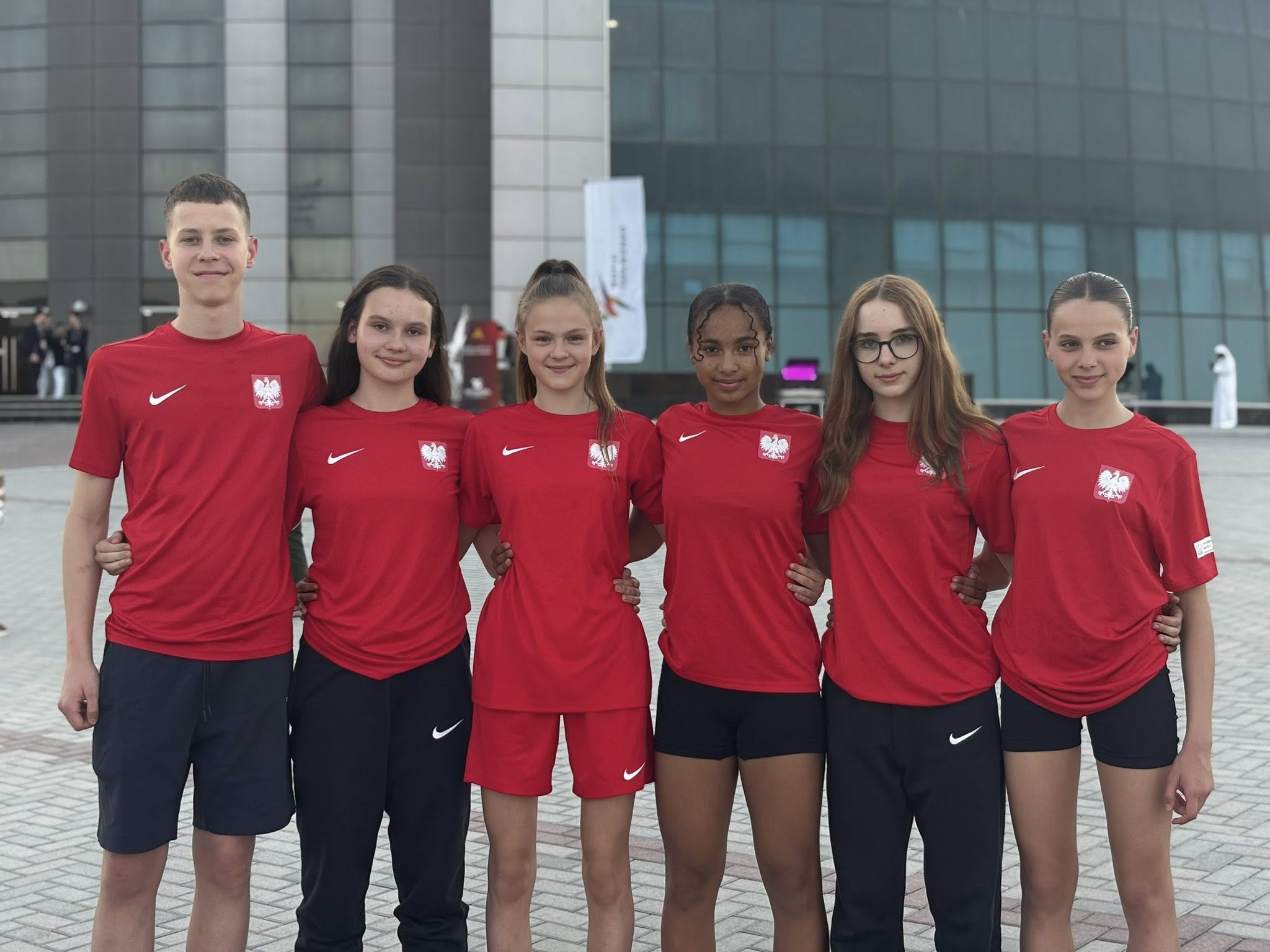 Grupa polskich zawodników taekwondo